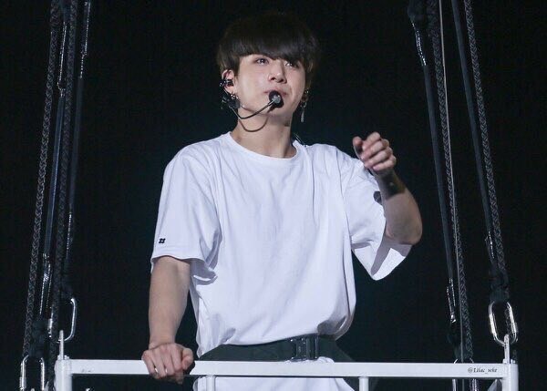 BTS(防弾少年団)のジョングクがライブで号泣?泣く演技?涙の訳を徹底調査!