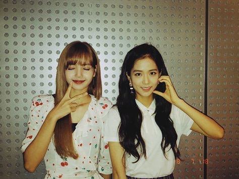 BLACKPINK(ブラックピンク)のメンバーは仲悪い?仲良しコンビ・エピソードはある?