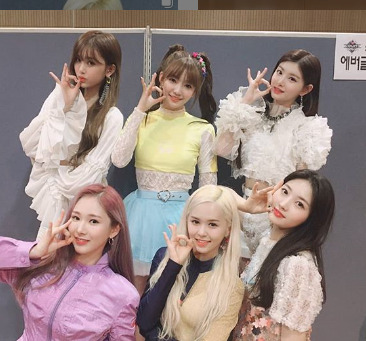 EVERGLOW(エバーグロウ)の実力は?爆発的に売れない理由を調査!日本デビューの可能性は?