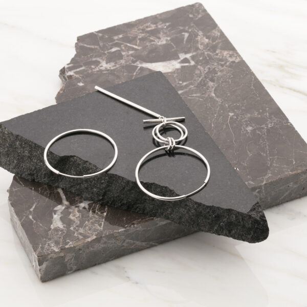 BTS(防弾少年団)ジンのピアスに注目!位置やブランドを徹底調査!