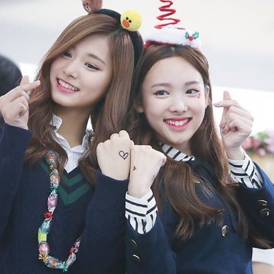 TWICE(トゥワイス)の不仲ペア・仲間はずれはある?ひざ掛けのいじめとは?