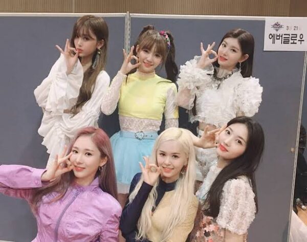 EVERGLOW(エバーグロウ)bon bon chocolat/firstなど人気曲の和訳紹介！