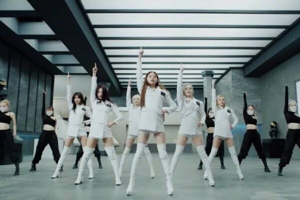 EVERGLOW(エバーグロウ)adios収録アルバムは?lineミュージックで聴ける?日本語歌詞も!