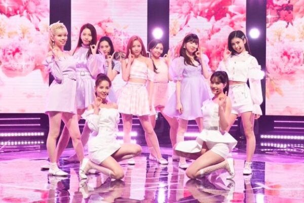 NiziU(ニジュー)のアルバム「U」の3形態の違いを比較・予約特典のまとめ