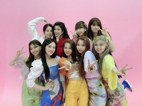 NiziU(ニジュー)のアルバム「U」の3形態の違いを比較・予約特典のまとめ