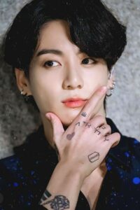 BTS(防弾少年団)のジョングクのお父さんの年齢は？昔書いた絵を発見！？