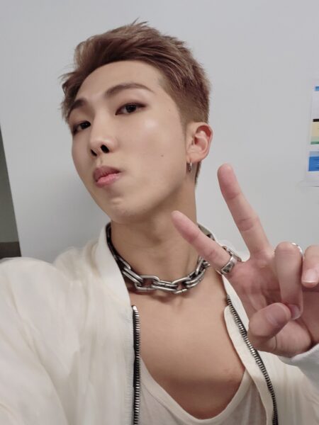 BTSメンバーの見分け方｜ダイナマイトの立ち位置と歌い出しは誰？