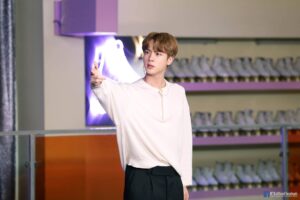 BTS(防弾少年団)ジンの指が曲がってるって本当？病気の噂を調査！