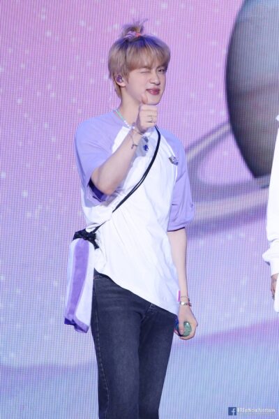 BTS(防弾少年団)ジンの指が曲がってるって本当？病気の噂を調査！