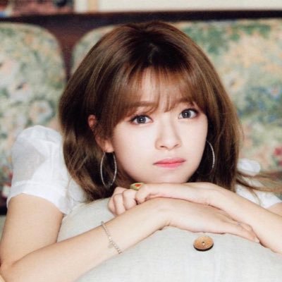 TWICE(トゥワイス)のクラクラのMVで8人しかいない理由は?