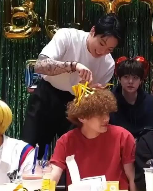 BTS(防弾少年団)V(テテ/ヴィ)とジョングクはラブラブ?!面白いエピソード集