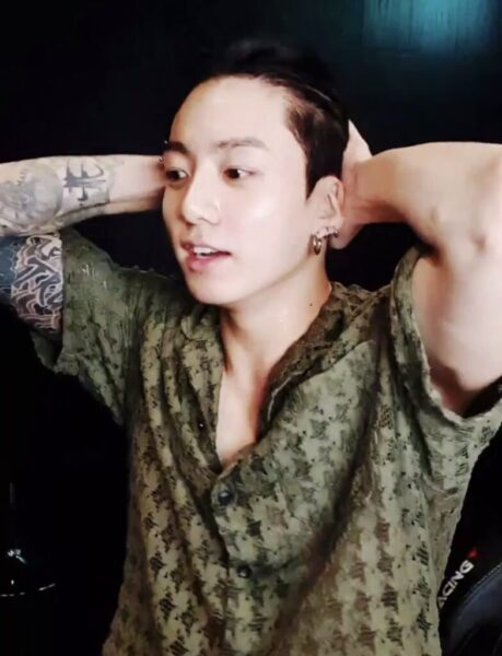 BTS(防弾少年団)のジョングク、タトゥーの意味は彼女が関係？左手や背中のは消えた？