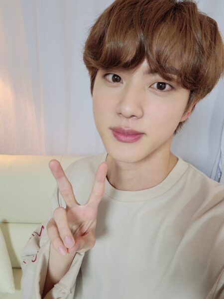 BTS(防弾少年団)ジンの指が曲がってるって本当？病気の噂を調査！