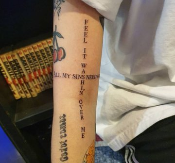 BTS(防弾少年団)のジョングク、タトゥーの意味は彼女が関係？左手や背中のは消えた？