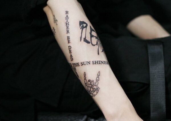 BTS(防弾少年団)のジョングク、タトゥーの意味は彼女が関係？左手や背中のは消えた？