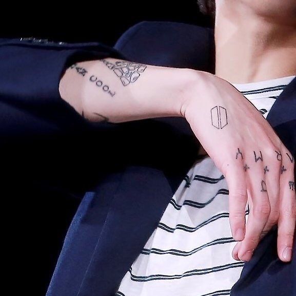 BTS(防弾少年団)のジョングク、タトゥーの意味は彼女が関係？左手や背中のは消えた？