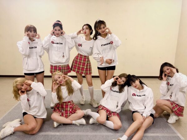 TWICE(トゥワイス)のファンクラブとモバイル会員はどっちがいい?違いは何?