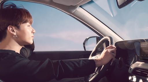 BTS(防弾少年団)のジョングク轢かれる！？ベンツで交通事故！？