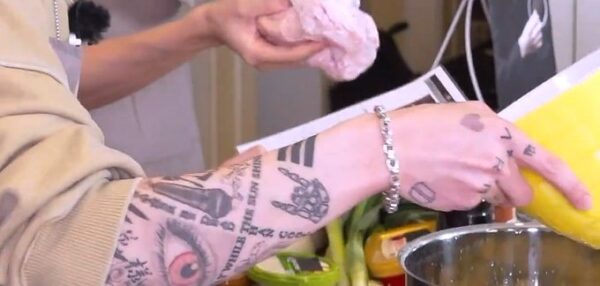 BTS(防弾少年団)のジョングク、タトゥーの意味は彼女が関係？左手や背中のは消えた？