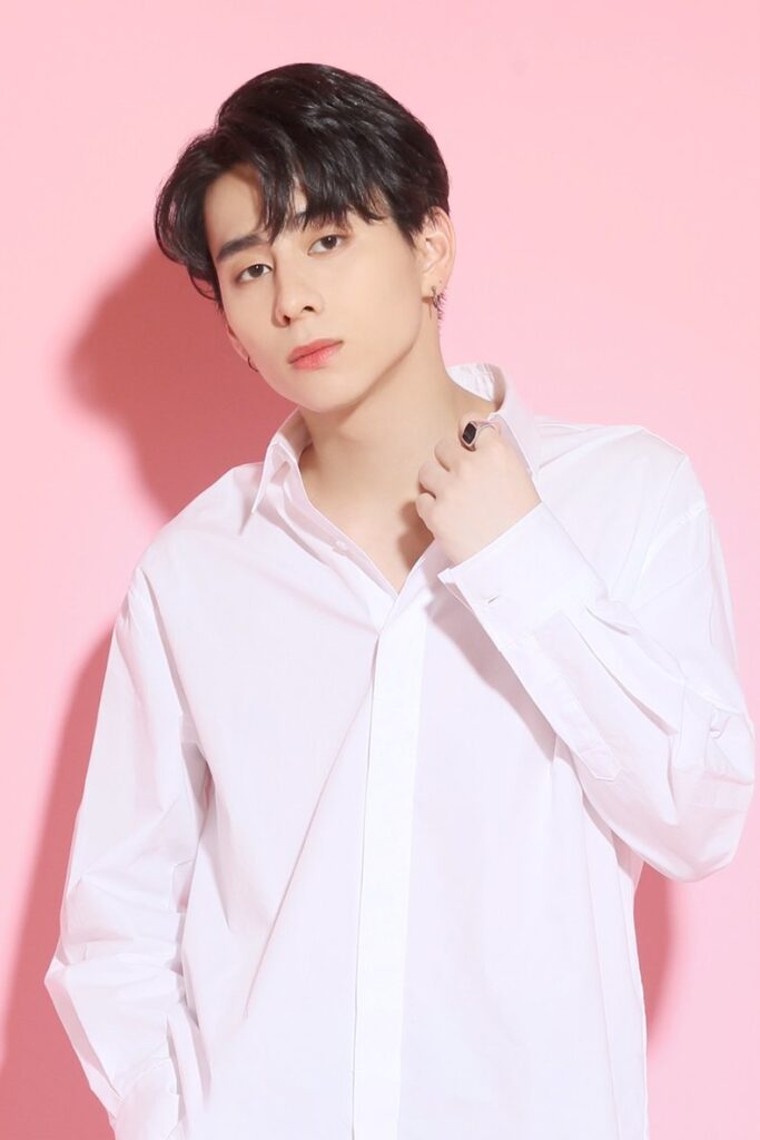 INI(アイエヌアイ)の国籍は？韓国人みたいだど日本人だけ？