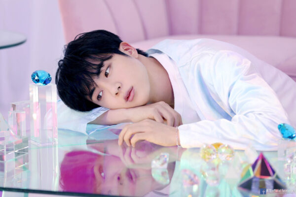 BTS(防弾少年団)ジンの指が曲がってるって本当？病気の噂を調査！