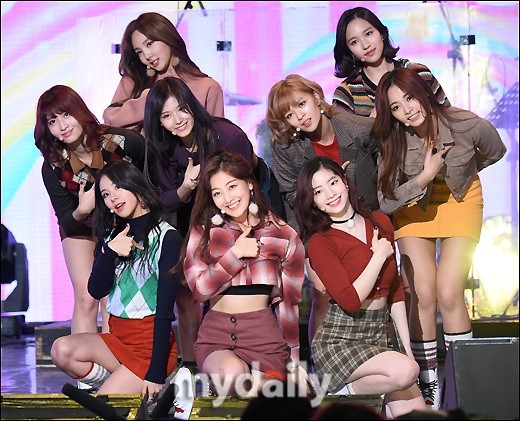 TWICEのMステで態度悪い問題・ハイタッチ会の塩対応事件とは?