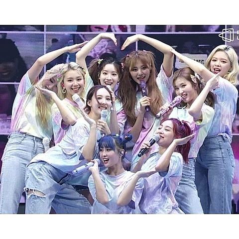 TWICE(トゥワイス)は2021年に人気落ちた?路線変更失敗でファン離れ?