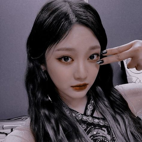 aespa(エスパ)ニンニンのリップや香水・カラコンまで!愛用コスメ紹介!