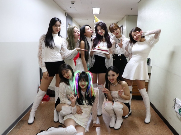 TWICEのMステで態度悪い問題・ハイタッチ会の塩対応事件とは?