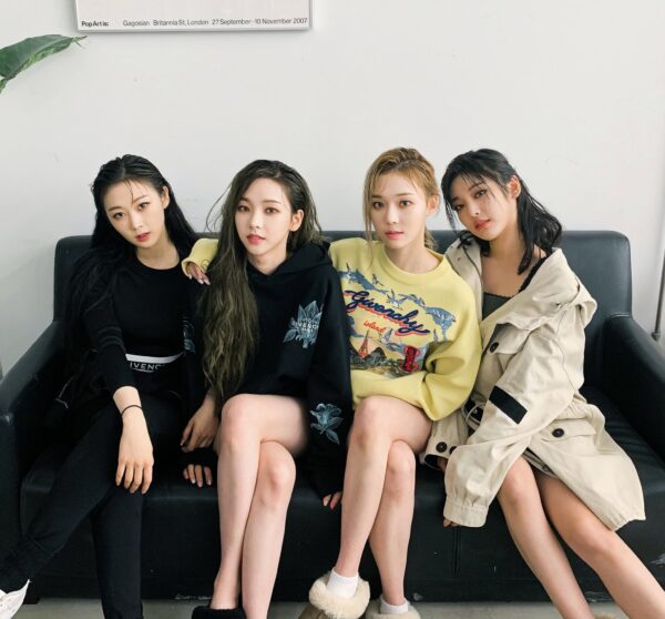 aespa(エスパ)の着用衣装のブランドは？小さい・ダサいとの声も？