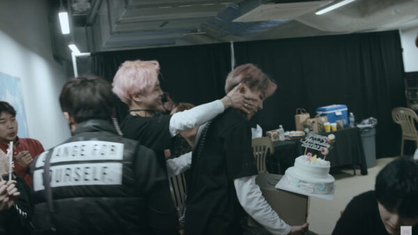 BTS J-HOPE(ホソク)誕生日にVライブ!ケーキ落とす?