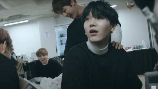 BTS J-HOPE(ホソク)誕生日にVライブ!ケーキ落とす?