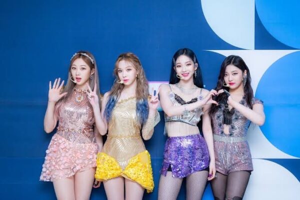 aespa(エスパ)の着用衣装のブランドは？小さい・ダサいとの声も？