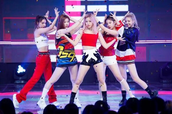 ITZY(イッジ)メンバーの挨拶の意味一覧｜手の動作・ジェスチャー