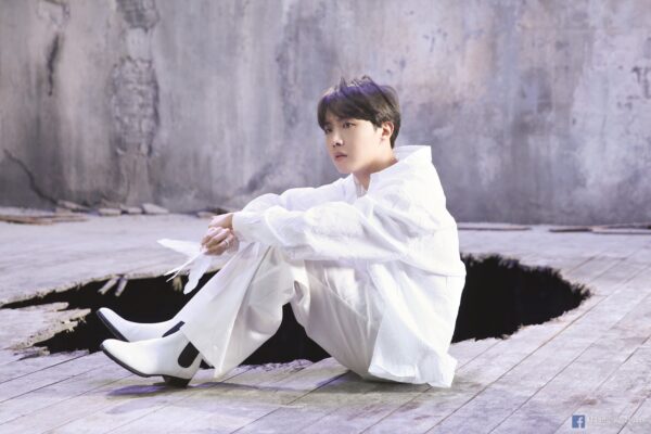 BTS J-HOPE(ホソク)かっこいい!美形すぎてイケメンというより美人という声も?