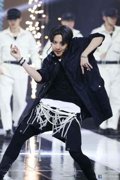 BTS J-HOPE(ホソク)かっこいい!美形すぎてイケメンというより美人という声も?