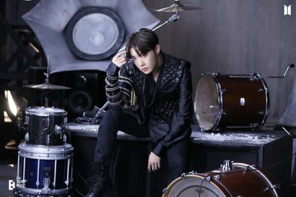 BTS J-HOPE(ホソク)かっこいい!美形すぎてイケメンというより美人という声も?