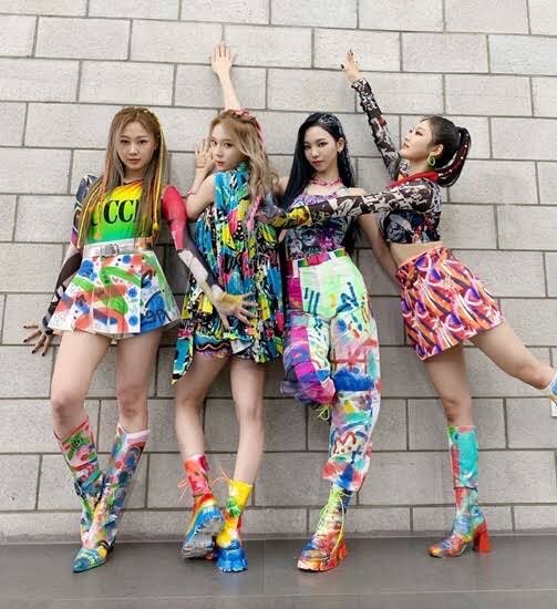 aespa(エスパ)の着用衣装のブランドは？小さい・ダサいとの声も？