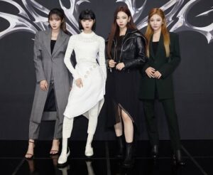 aespa(エスパ)の着用衣装のブランドは？小さい・ダサいとの声も？