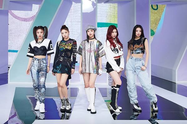 ITZY(イッジ)メンバーの挨拶の意味一覧｜手の動作・ジェスチャー