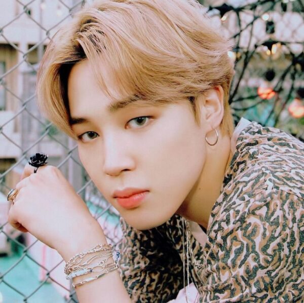 BTS ジミン着用の赤やゴールドのブレスレットはHANNA?