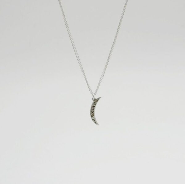 BTS ジミン着用の赤やゴールドのブレスレットはHANNA?