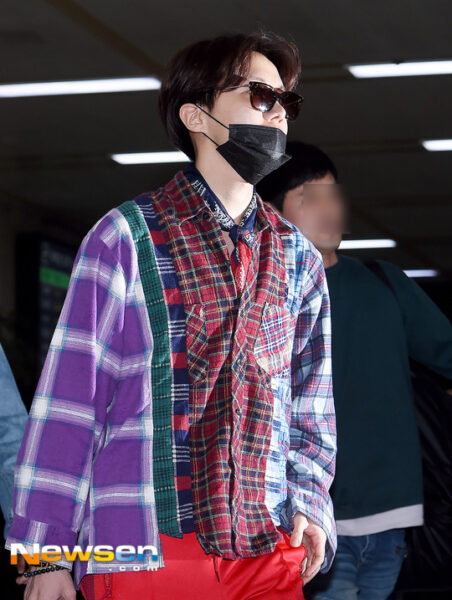 BTS J-HOPE(ホソク)私服のブランドは？帽子・着用スニーカーも紹介