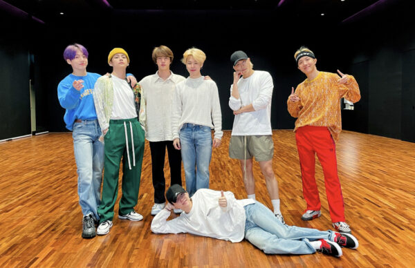 BTS J-HOPE(ホソク)私服のブランドは？帽子・着用スニーカーも紹介