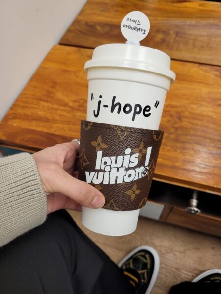 BTS J-HOPE(ホソク)愛用アクセサリ|ネックレスはヴィトン?シャネル?