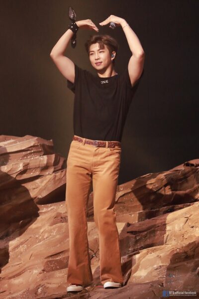 BTS RM(ナムジュン)手・指を怪我した?骨折したという話も?