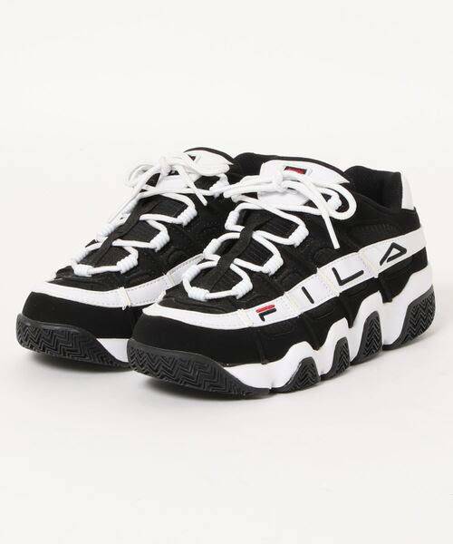 韓国アイドル(k-pop)で流行ってるごついスニーカーの名前は？厚底やダットがまたキテる！