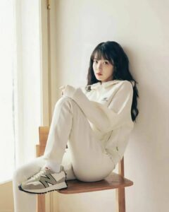 韓国アイドル(k-pop)で流行ってるごついスニーカーの名前は？厚底やダットがまたキテる！