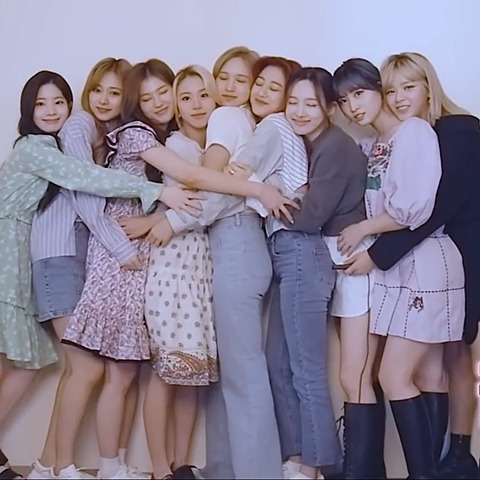 TWICE(トゥワイス)は生歌で被せなし？口パクかどうかの見分け方