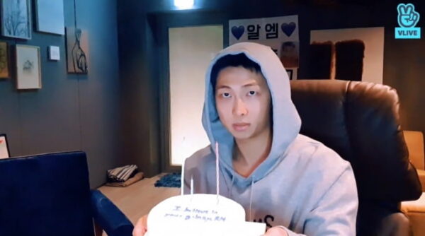 BTS RM(ナムジュン)誕生日にVライブ!ケーキも話題!